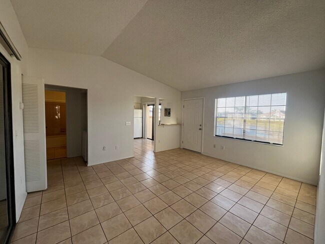 Foto del edificio - Available Now 2/2 in Port Charlotte