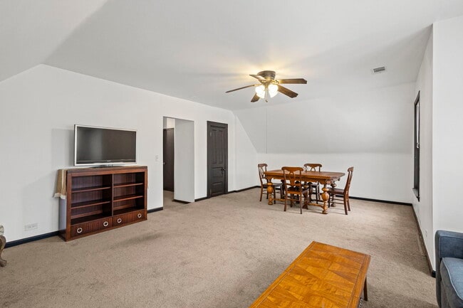 Building Photo - 4116 N Kilbourn Ave