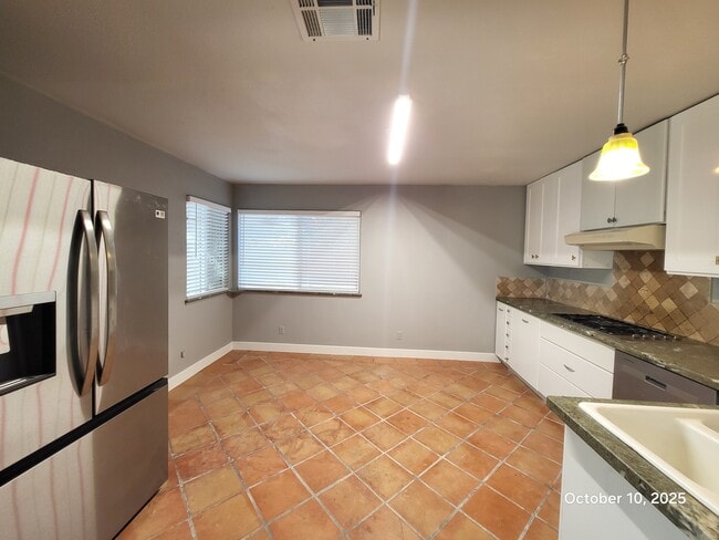 Foto del edificio - 6355 W Twain Ave