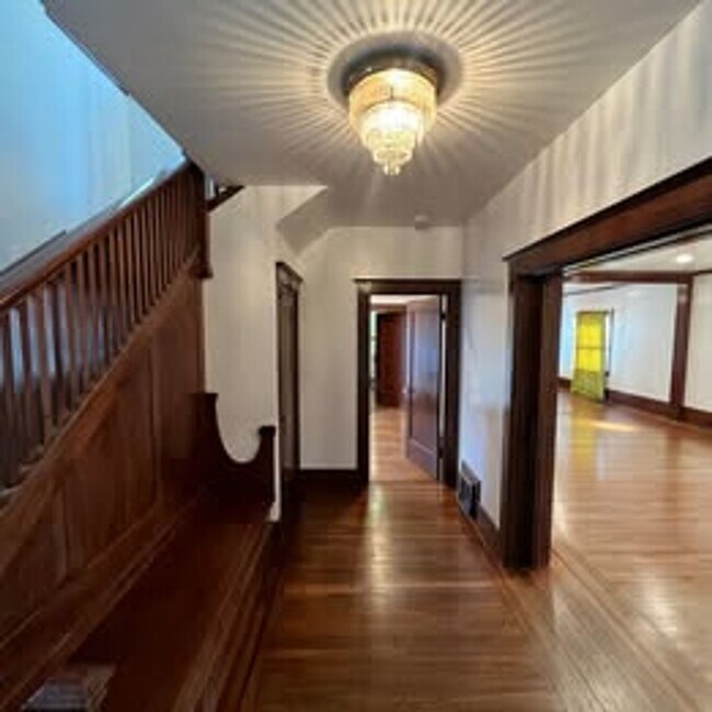 Foto del edificio - 3 Bed | 2 Bath | McKinley Park Area — $3,375/Month