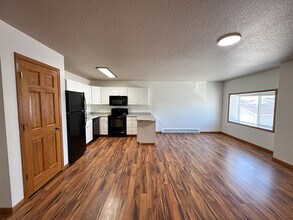 Building Photo - 117 Main St W