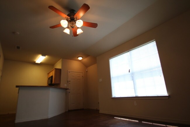 Building Photo - 125 Sunburst Ct