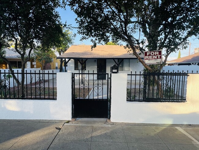 Building Photo - 1230 Omelveny Ave