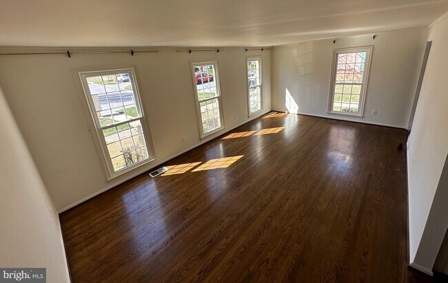 Building Photo - 9200 Weathervane Pl