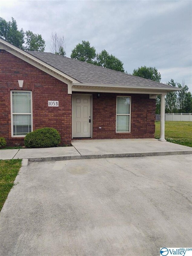 Primary Photo - 105 Ryland Pike