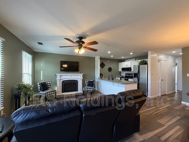 Foto del edificio - 4220 MacArthur Rd