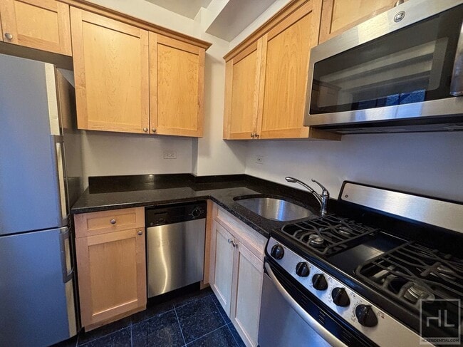 Building Photo - Christopher Street