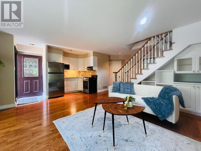 Photo du bâtiment - A - 103 STUART Ave S