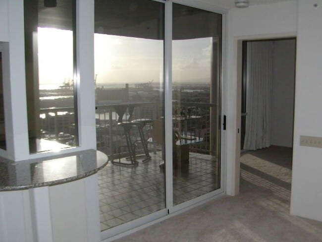 Foto del edificio - Immaculate 2/2/2 with Downtown and Ocean Views