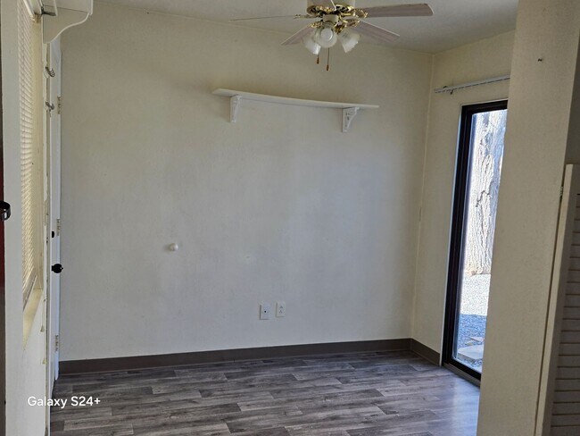 Building Photo - 402 Cuprite St