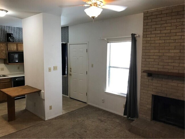 Building Photo - 2813 Rio Grande St