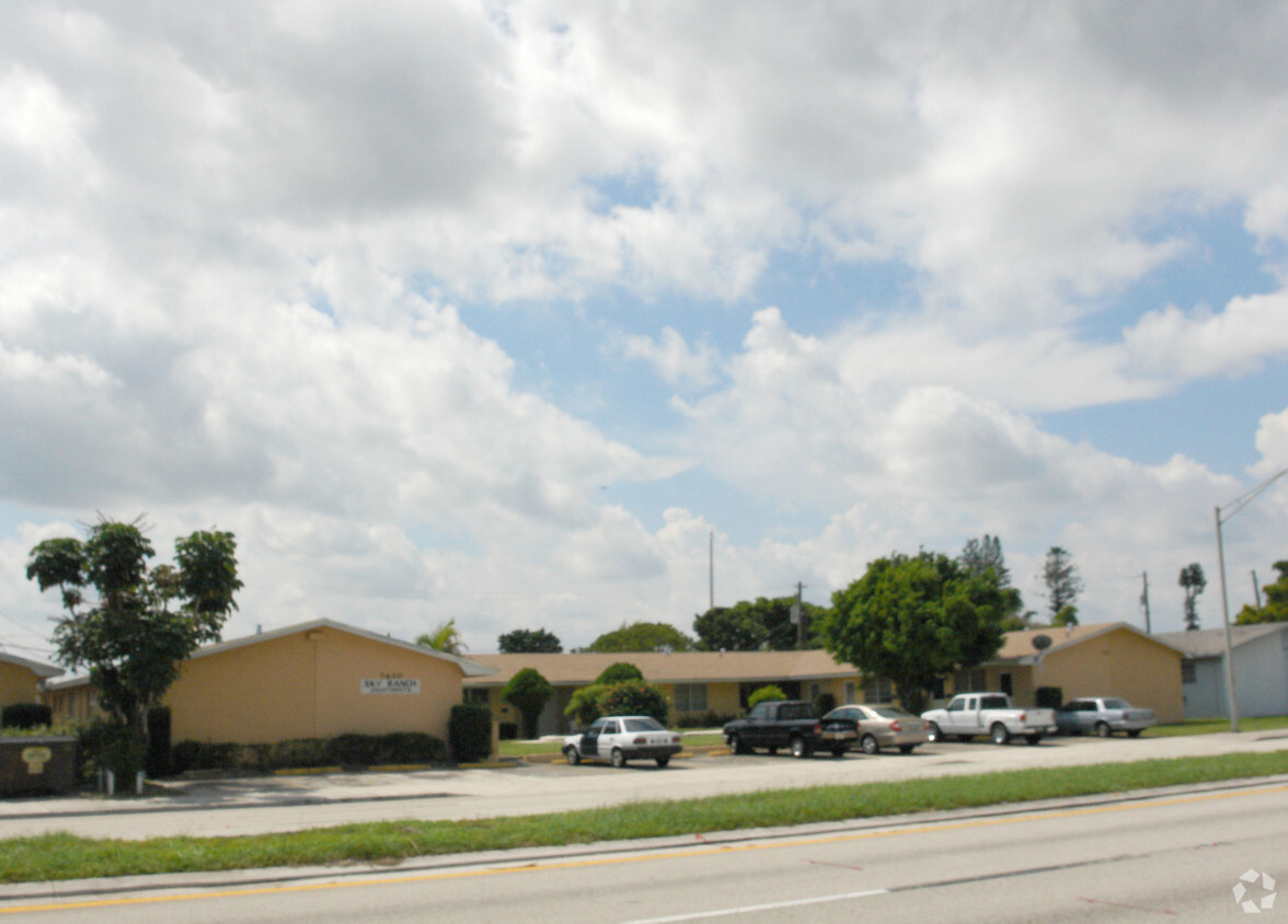 Building Photo - 7650 Pembroke Rd