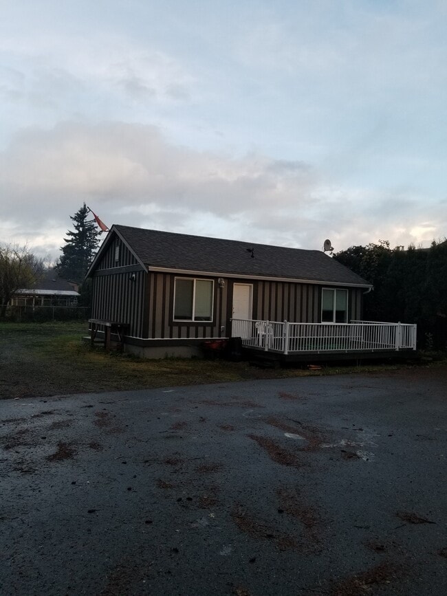 Building Photo - 46745 Yale Rd