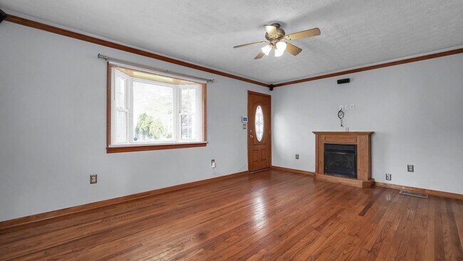 Foto del edificio - Charming 3-Bedroom Home with Modern Finish...