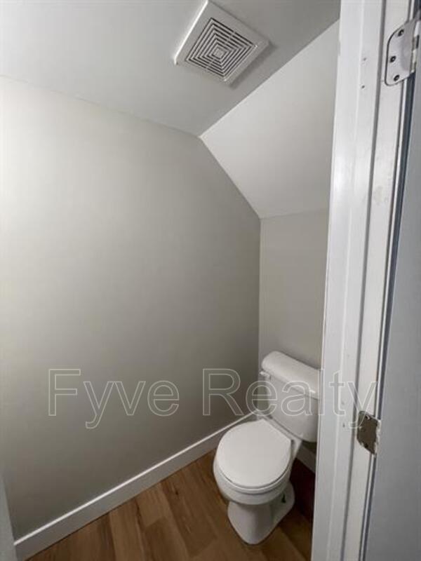 Building Photo - 136 Susan Dr