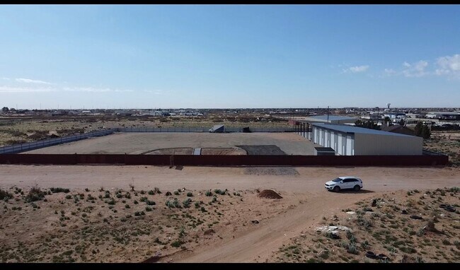 Foto del edificio - 13710 Laura Ln