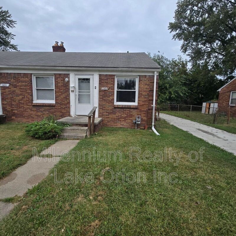 Foto principal - 18715 Roscommon St
