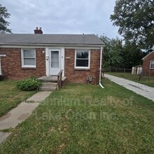 Building Photo - 18715 Roscommon St