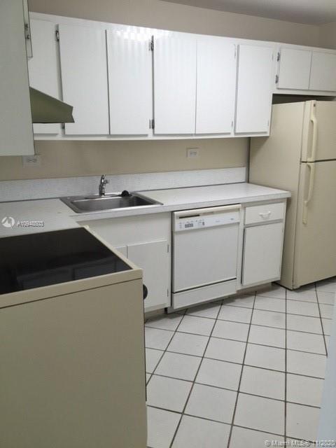 Building Photo - 8107 SW 72nd Ave