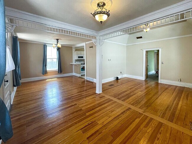 Building Photo - Charming home in the heart of Old Colorado...