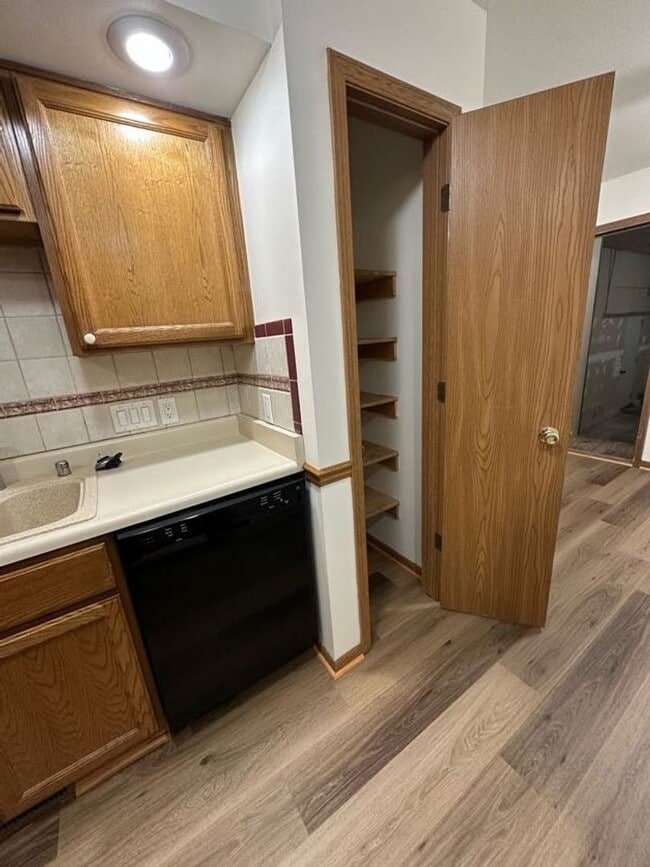 Foto del edificio - Ellis Avenue Duplex