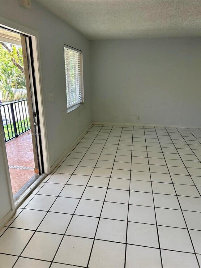 Foto del edificio - 1111 SW 4th St