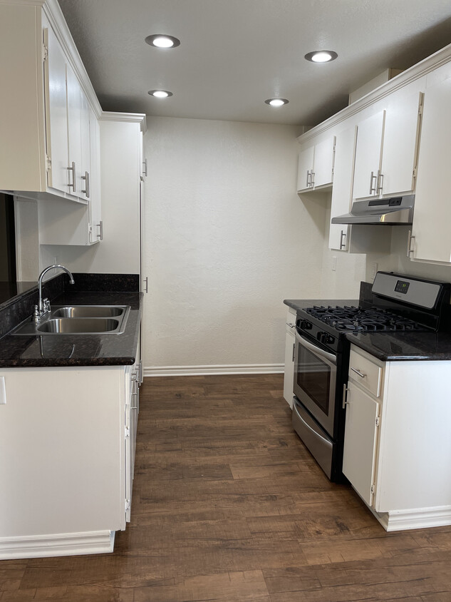 1BR Kitchen - Wallace Woods Apartments