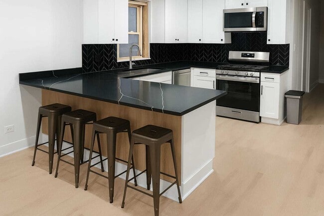 Foto del edificio - 1215 Balmoral Ave