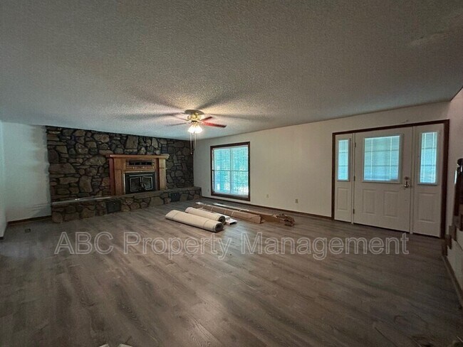 Building Photo - 4084 N Lexington Ln