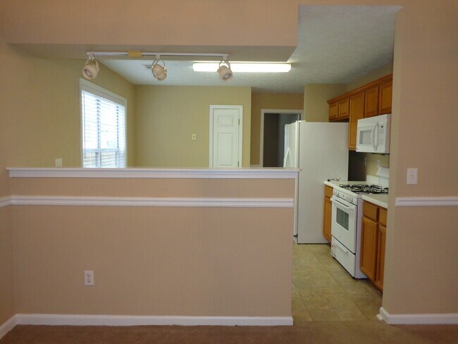 Foto del edificio - 3730 Sugarbrook Dr