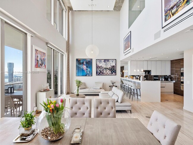 Foto del edificio - 3470 E Coast Ave