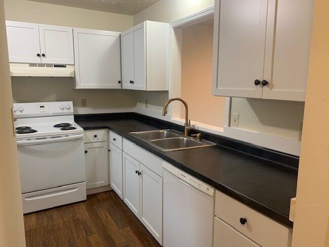 Foto del edificio - 1300-1302 S Hickory Grove Lane