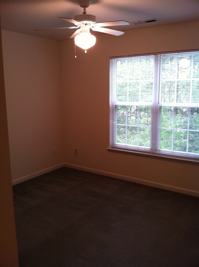 Foto del edificio - 142 Blue Crest Ln