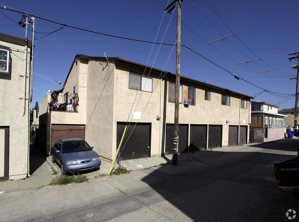 Primary Photo - 52nd Street Apartments