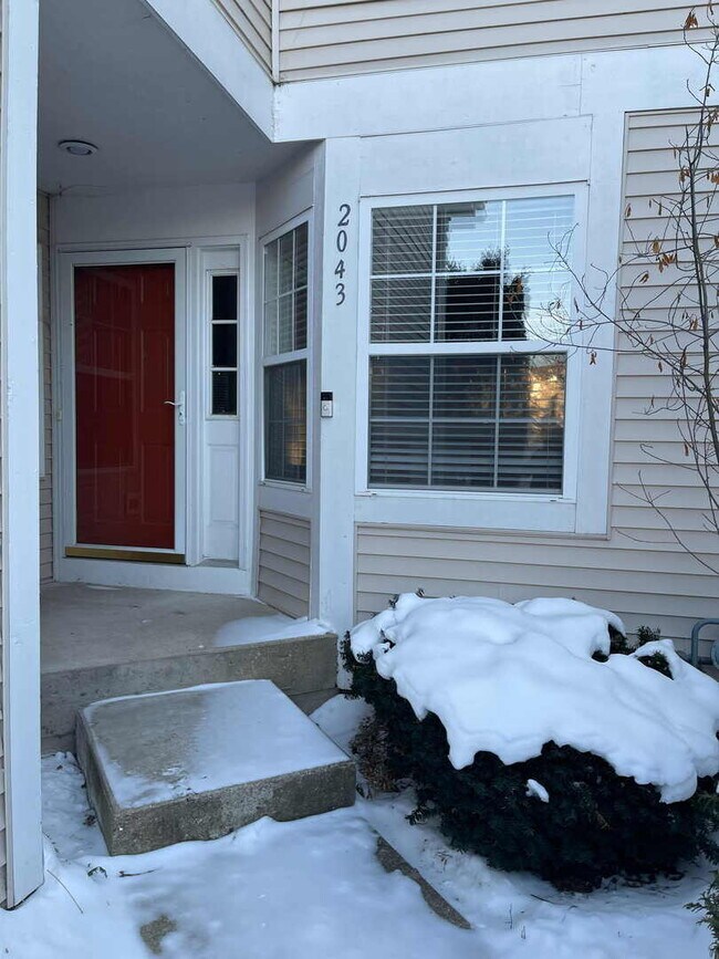 Foto del edificio - 2043 Orchard Ln