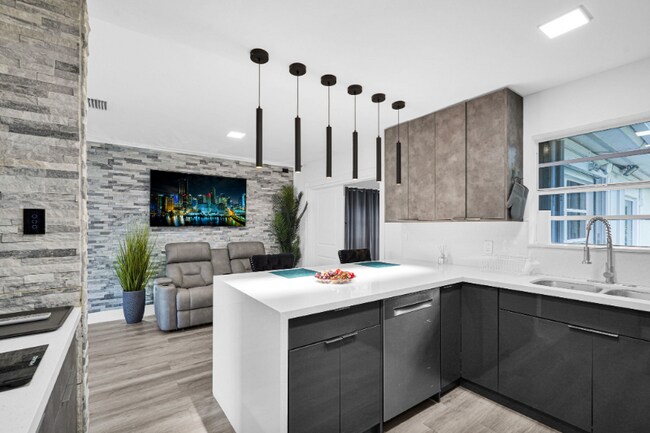 Foto del edificio - 1420 S 24th Terrace