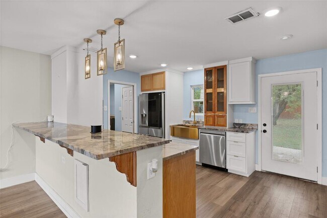 Building Photo - 5206 Emerald Forest Dr