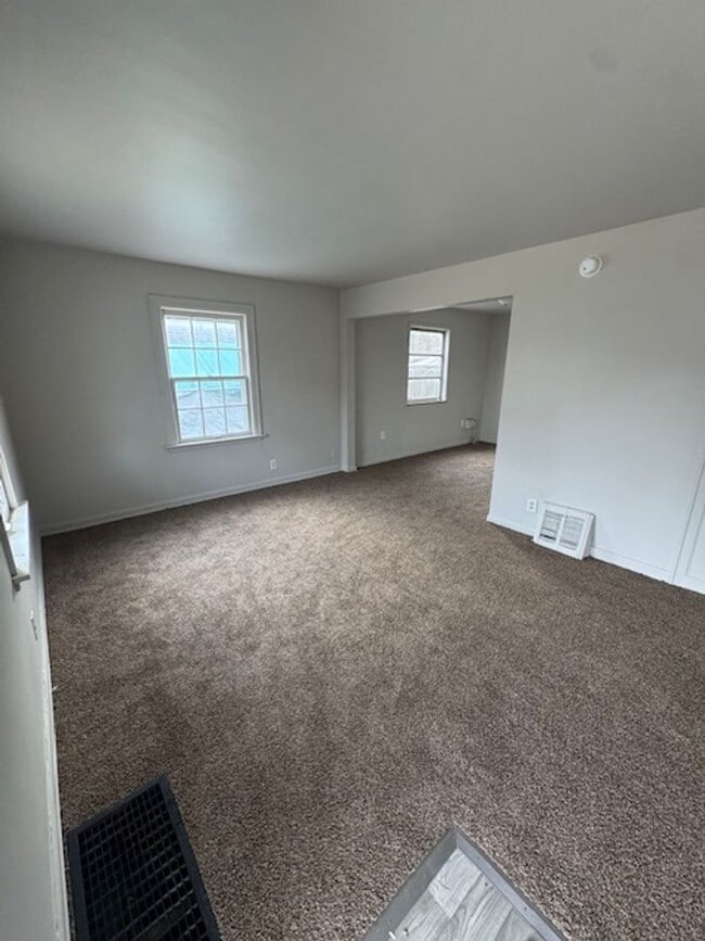 Building Photo - 728 Baxter St