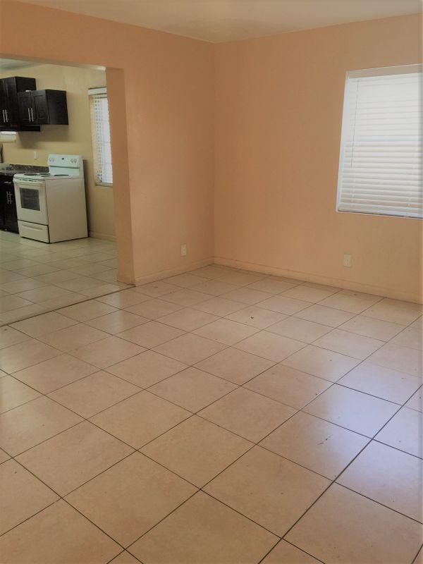 Foto del edificio - 610 NE 35th St