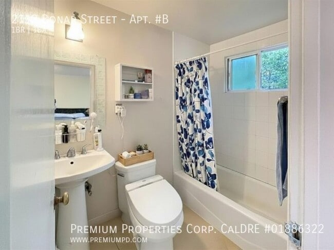 Building Photo - 2112 Bonar St