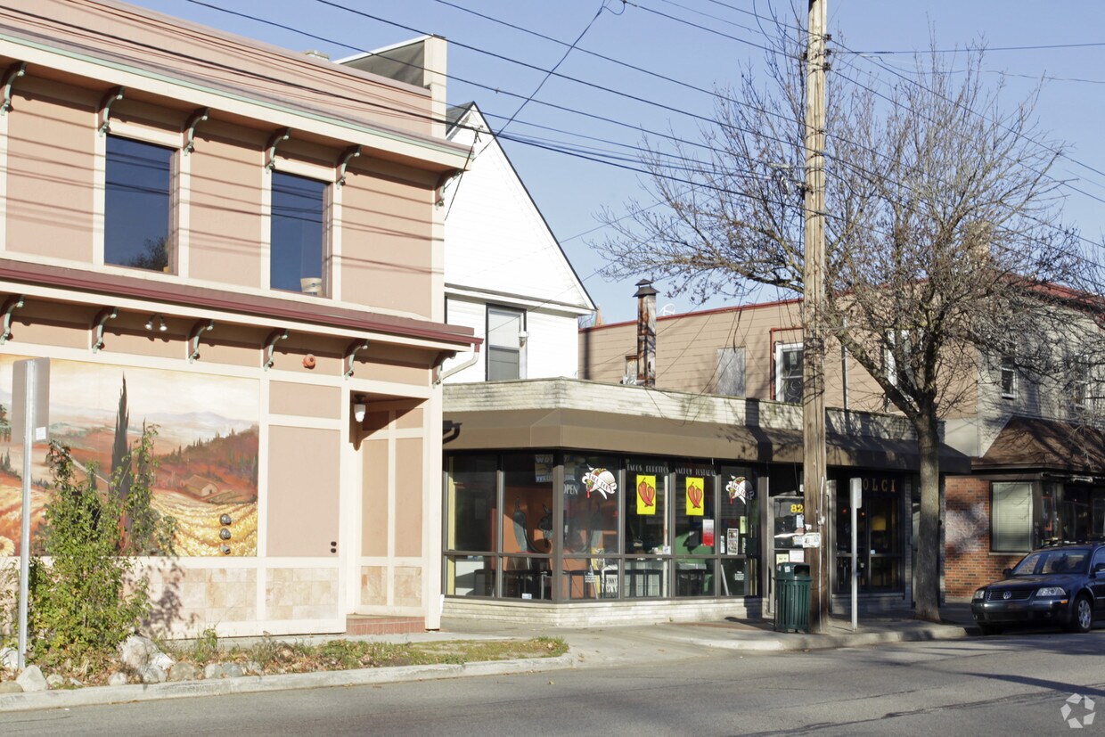 Foto del edificio - 824-826 S Westnedge Ave