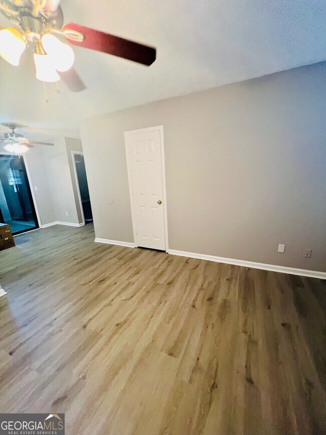 Foto del edificio - 497 Charleston Ln