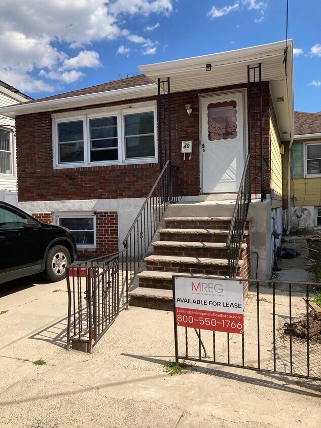 Primary Photo - 40 Pierce Ave