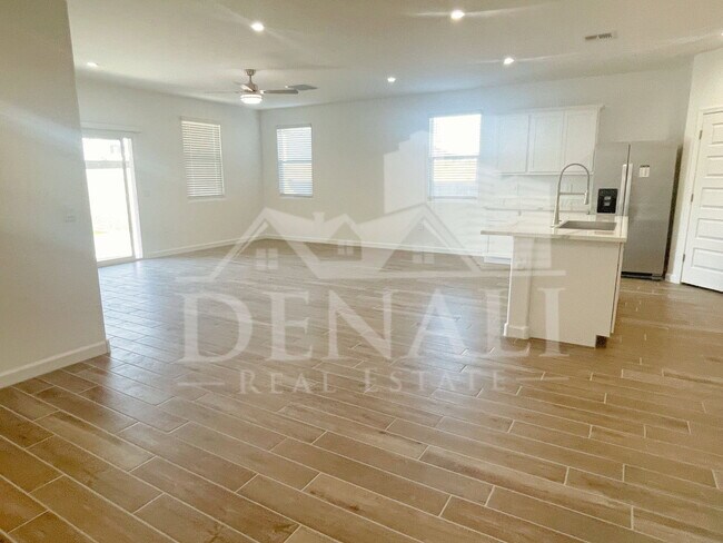 Foto del edificio - 2760 W Stradling Ave
