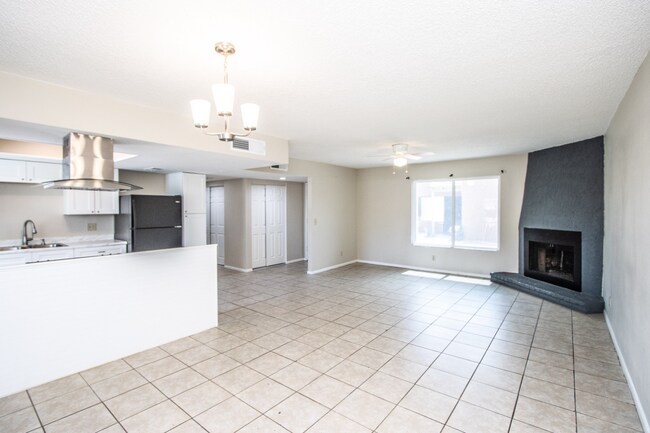 Foto del edificio - 3Br in gated community $1600