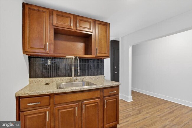 Foto del edificio - 1733 W Oxford St