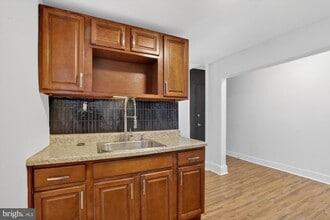 Building Photo - 1733 W Oxford St