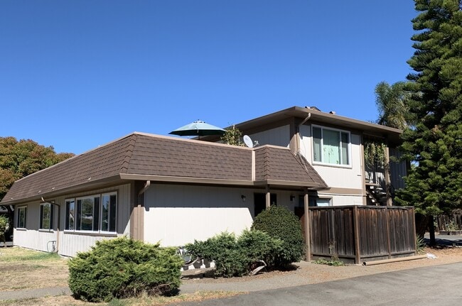 Building Photo - 43126 Mayfair Park Ave