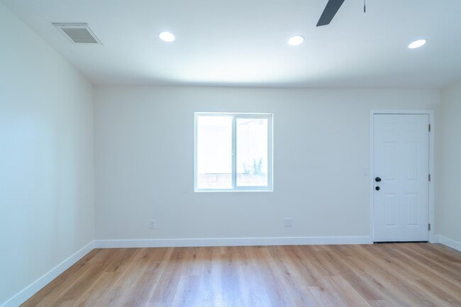 Foto del edificio - 6406 Shane Pl