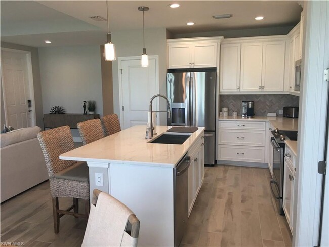 Building Photo - 2555 Seychelles Dr